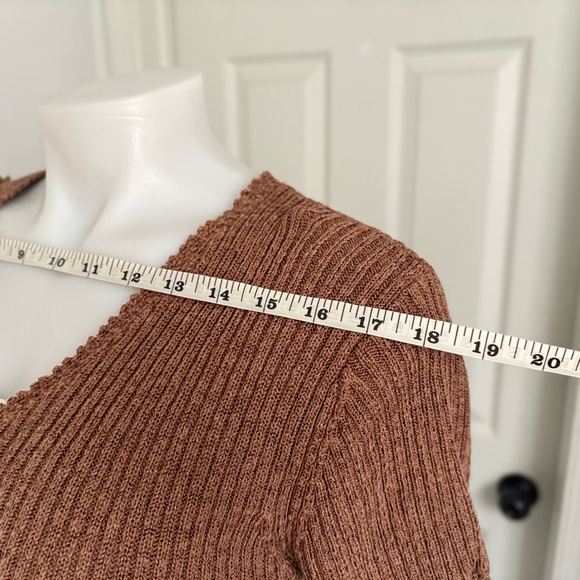 button-down blouse with details on the edges - Picture 6 of 14